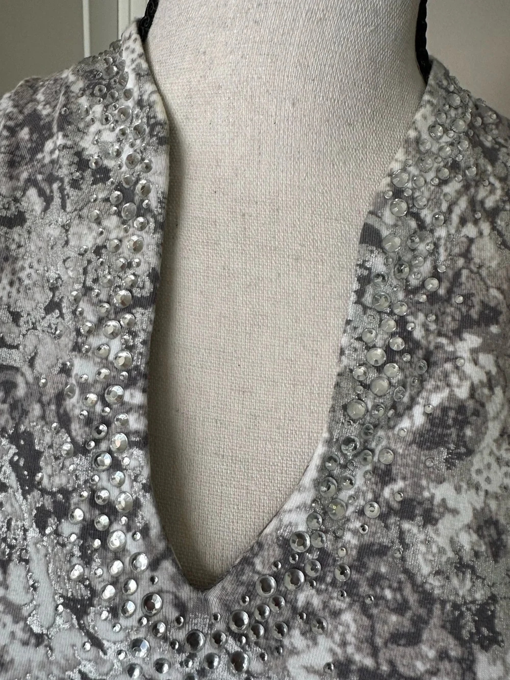 Ruby Rd Petite Boho Abstract Print Rhinestone V-Neck Top Women’s PM - Picture 6 of 8